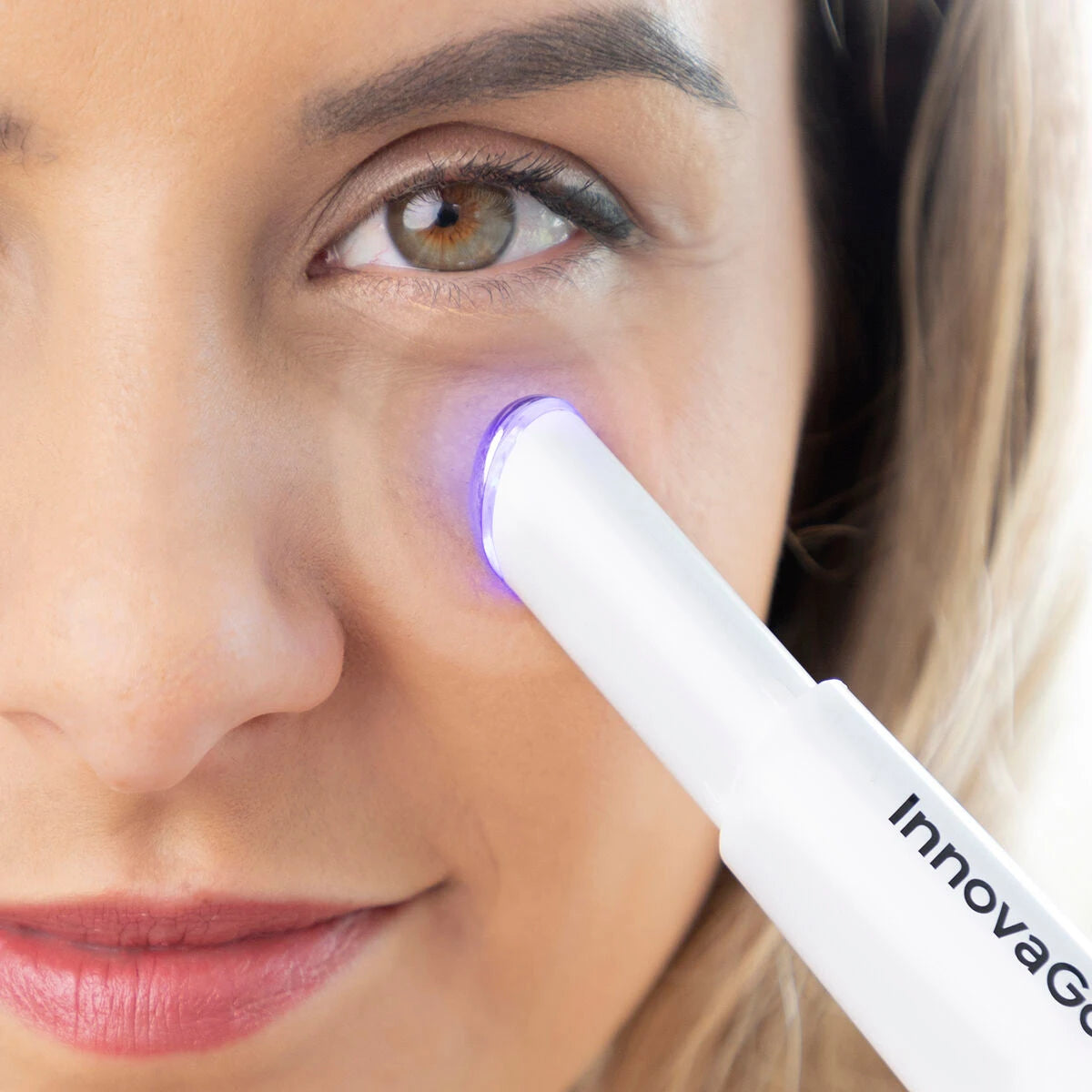 Anti-ageing Eye Massager with Phototherapy, Thermotherapy and Vibration Therey InnovaGoods product packaging